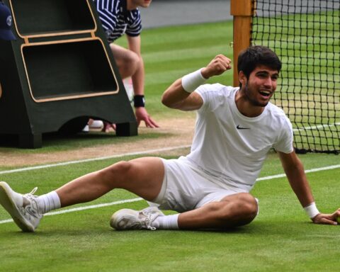 Brad Pitt, Ariana Grande, Daniel Craig & more celebs watch Carlos Alcarez win Wimbledon – Socialite Life