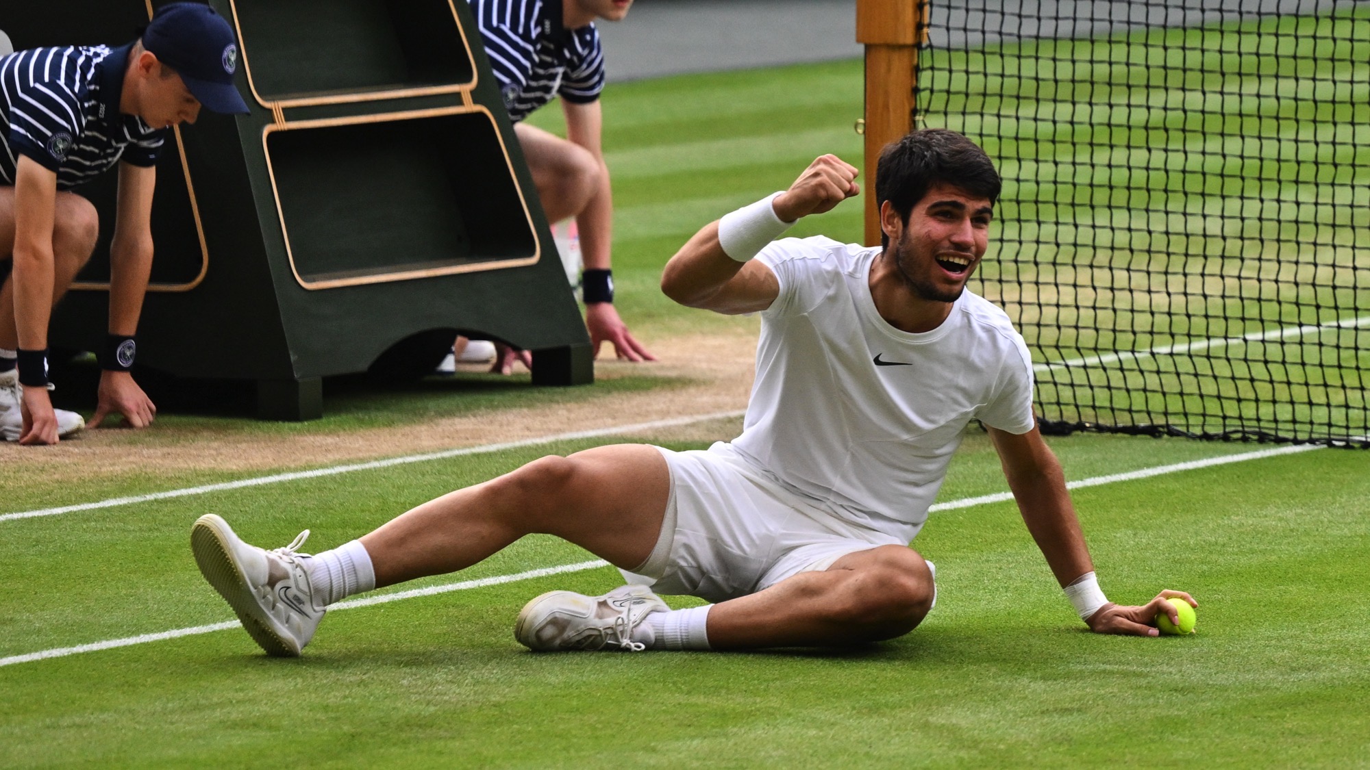 Brad Pitt, Ariana Grande, Daniel Craig & more celebs watch Carlos Alcarez win Wimbledon – Socialite Life