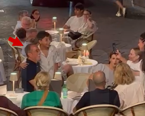 Jerry Seinfeld Dines Out with Larry David and Amy Schumer in Italy