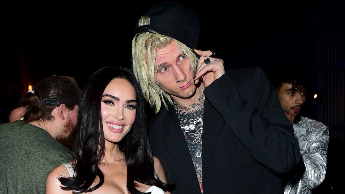 Megan Fox slammed into a barricade at a fair after Machine Gun Kelly tried to punch someone – Socialite Life