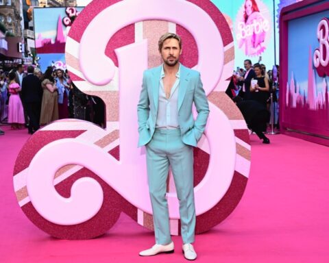 Ryan Gosling embraces all the pastels for Barbie promotion — Red Carpet Moment – Socialite Life