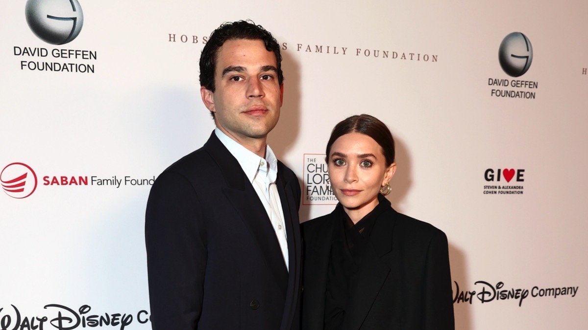 Ashley Olsen has reportedly given birth after keeping pregnancy quiet – Socialite Life