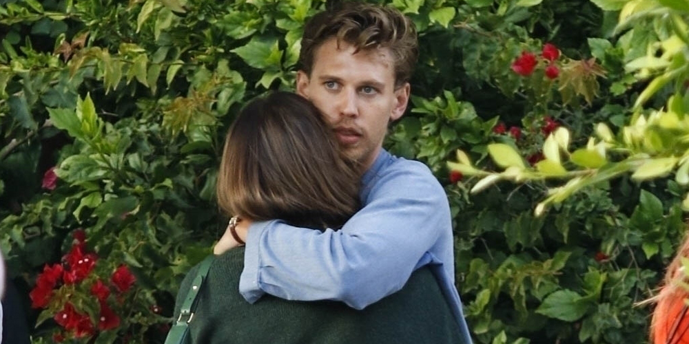 Austin Butler Gives Kaia Gerber A Long Hug After Dinner With Friends
