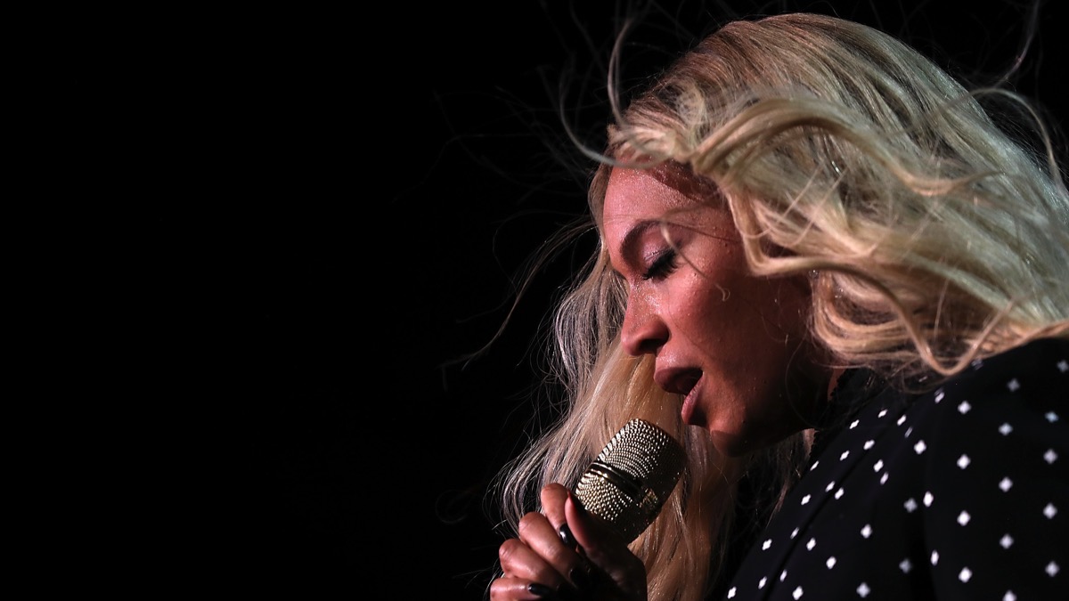 Beyoncé pays tribute to dancer O’Shae Sibley, fatally stabbed while voguing to her song in homophobic attack – Socialite Life