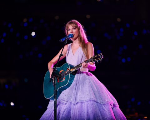 Taylor Swift performing