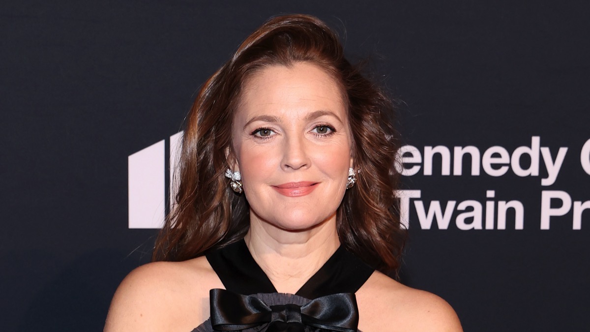 Drew Barrymore ushered off stage as a man rushes stage at New York panel event – Socialite Life