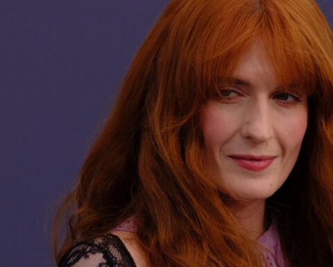 Florence Welch reveals ‘life-saving’ surgery as reason behind recent tour cancellations – Socialite Life