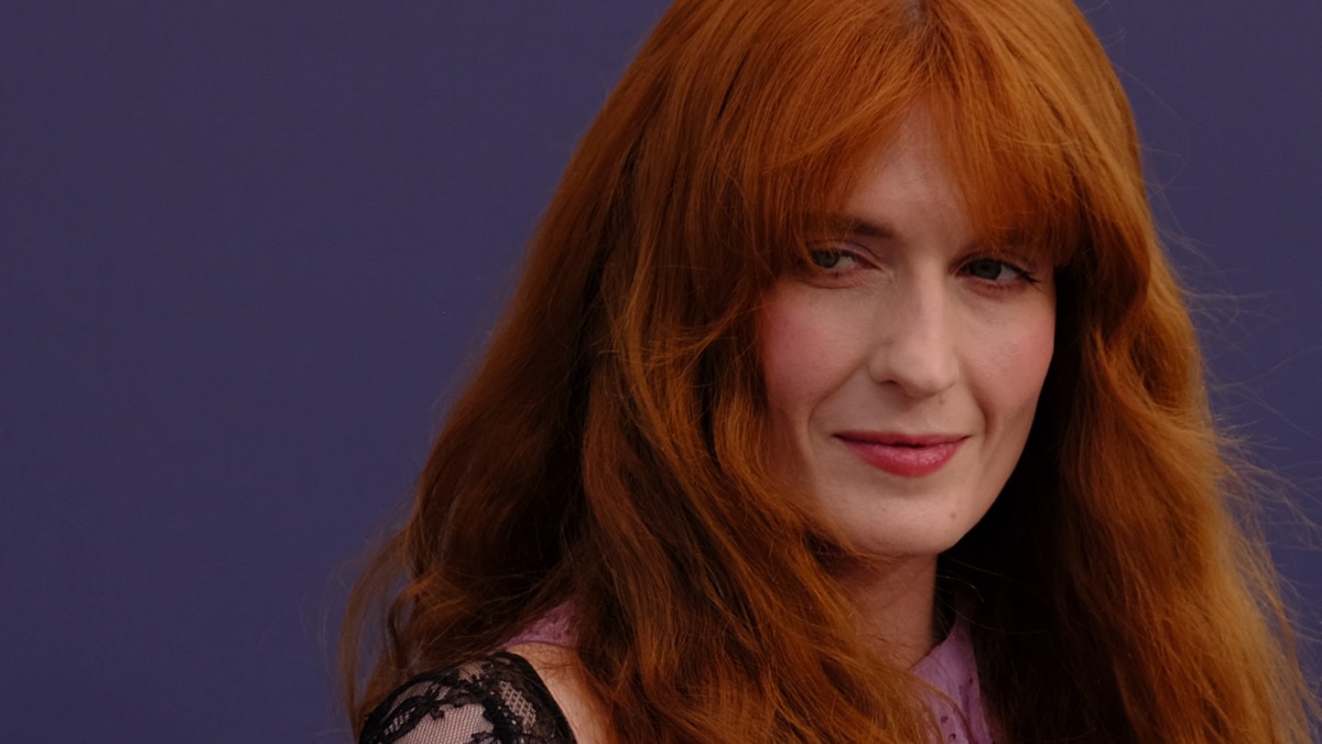 Florence Welch reveals ‘life-saving’ surgery as reason behind recent tour cancellations – Socialite Life