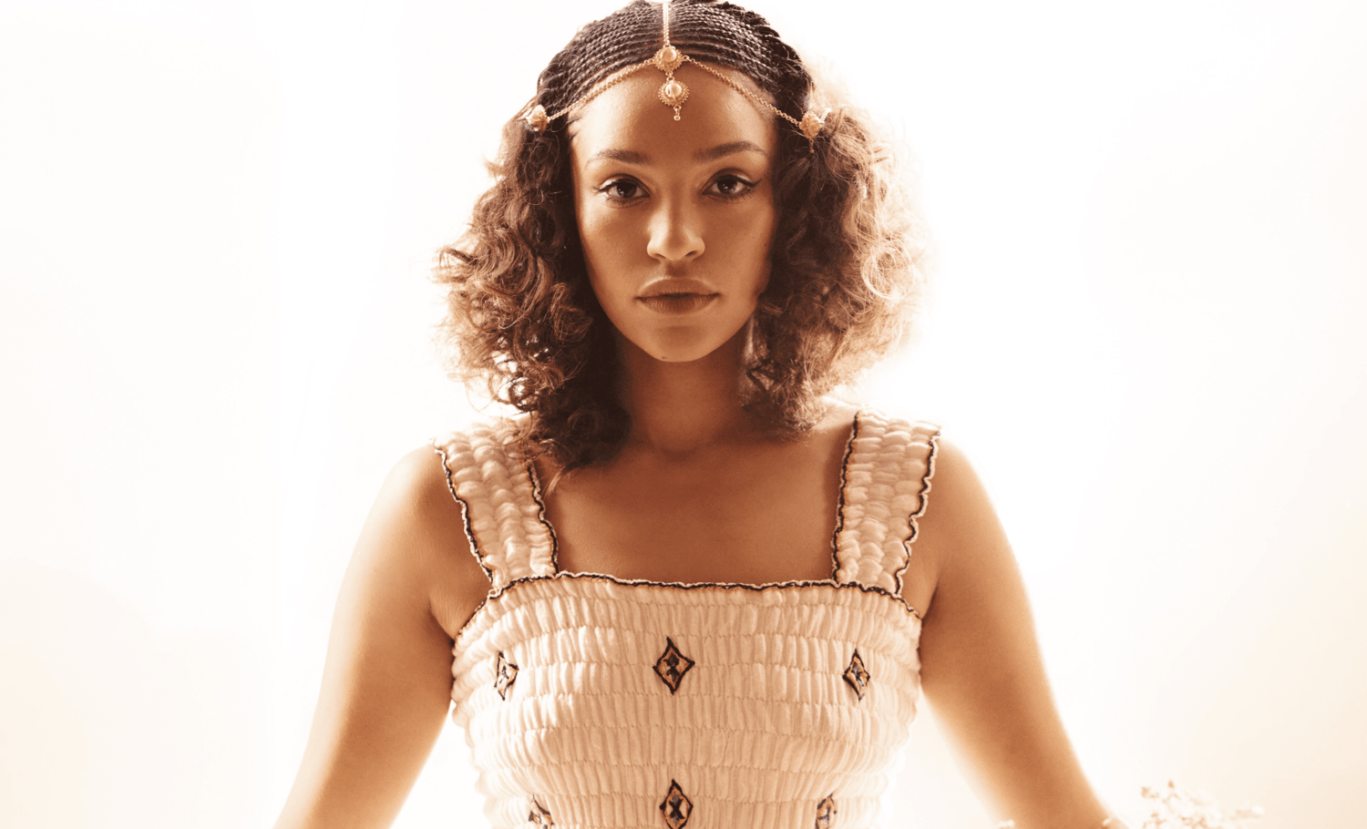 Izzy Bizu’s “Flower Power” radiates the power of embracing new experiences