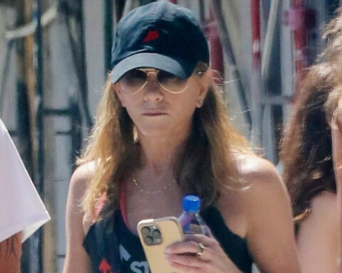 Jennifer Aniston Shows Her Support for 'Stand Up to Cancer' at Pilates Class