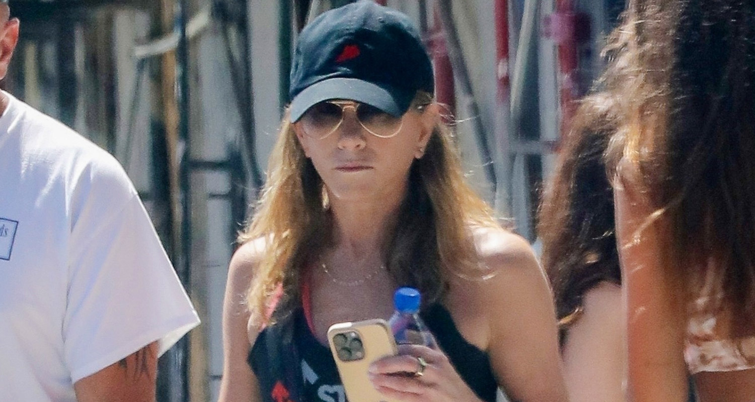 Jennifer Aniston Shows Her Support for 'Stand Up to Cancer' at Pilates Class