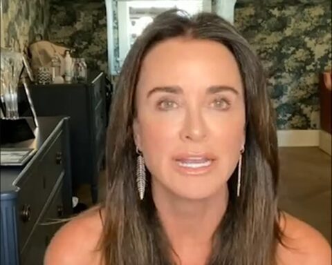 Kyle Richards Says She having a Tough Time over Split with Mauricio Umansky