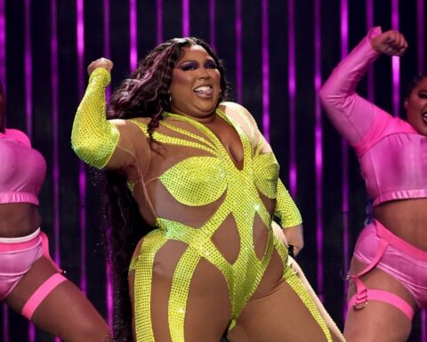 Lizzo’s Big Grrrls dance troupe release statement praising singer following lawsuit from former members – Socialite Life