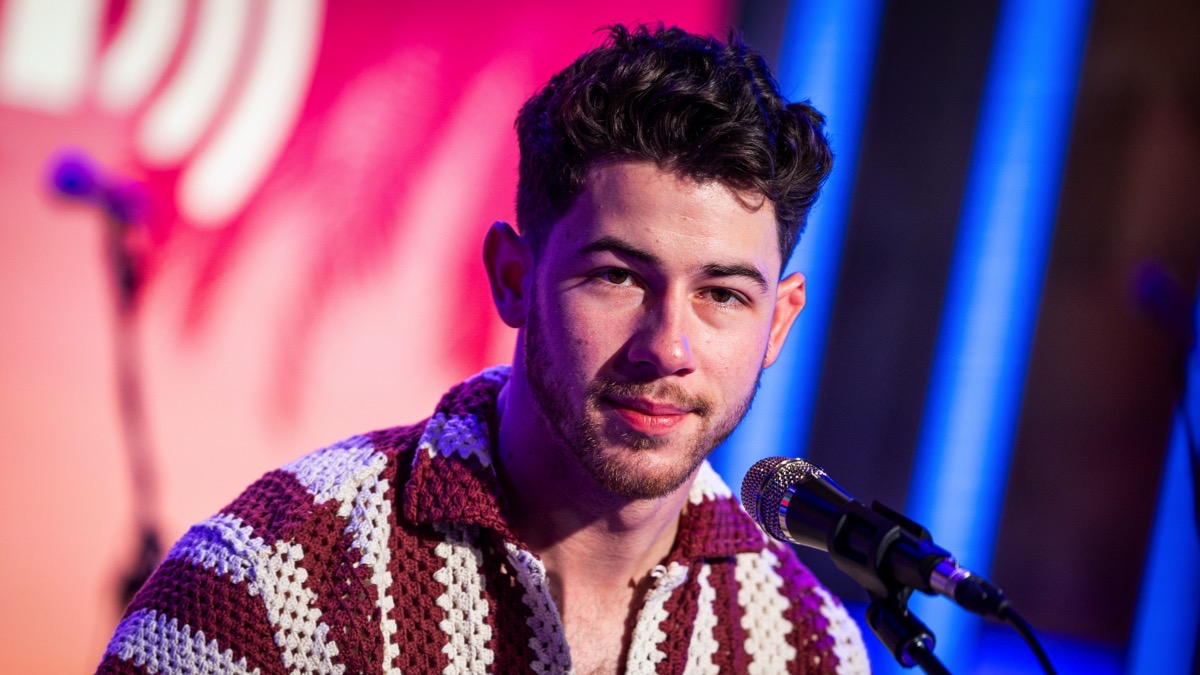Nick Jonas Fell through a hole on stage while performing night 3 of the ‘The Tour’ in Boston – Socialite Life