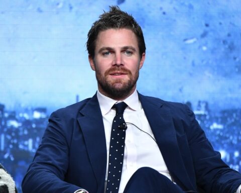 Stephen Amell says he doesn’t support the SAG-AFTRA strike, then tries to walk back his statement – Socialite Life