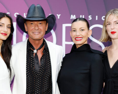 Tim McGraw & Faith Hill Make Rare Appearance With 2 Of Their Daughters at ACM Honors
