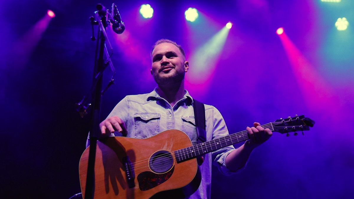 Country star Zach Bryan arrested in Oklahoma on obstruction charges, admits he was ‘out of line’ – Socialite Life