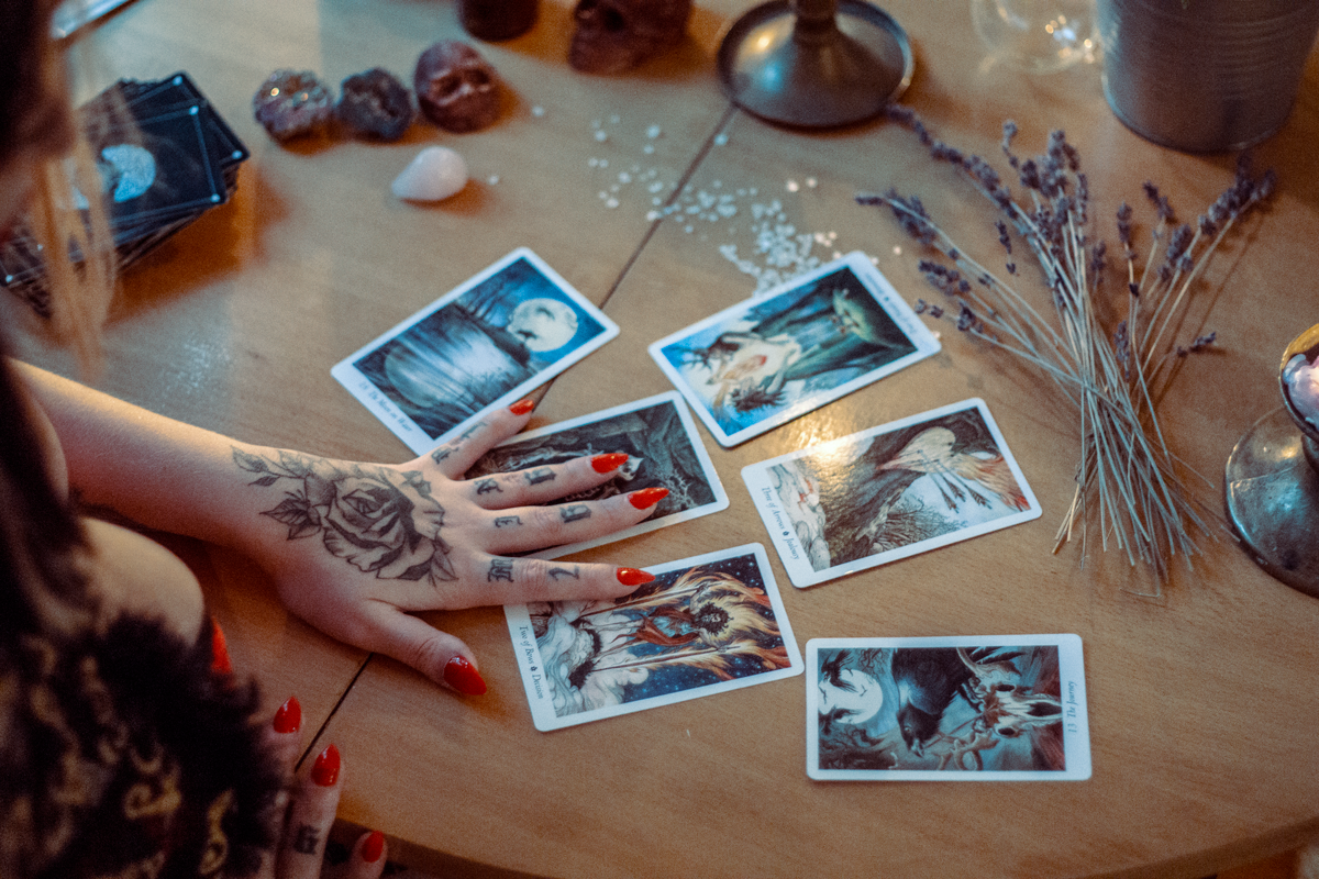 Enchanted Insights: Unveiling the Allure of Online Psychics in the Entertainment Realm