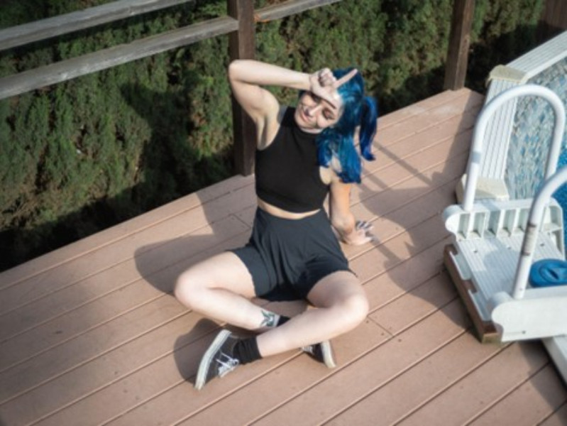 Exclusive Premiere: Britta Raci Unveils New Single/Visualizer “i could do it too”