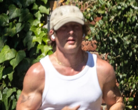 Jeremy Allen White Starts Off His Week with a Run