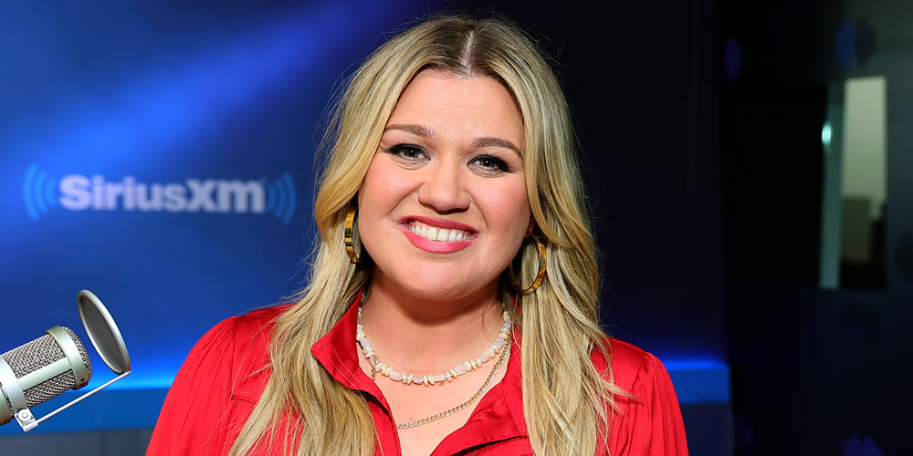 Kelly Clarkson Leaves the Stage to Address a Wardrobe Malfunction, Laughs it Off