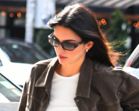 Kendall Jenner Grabs Lunch with a Friend at Bar Pitti in NYC