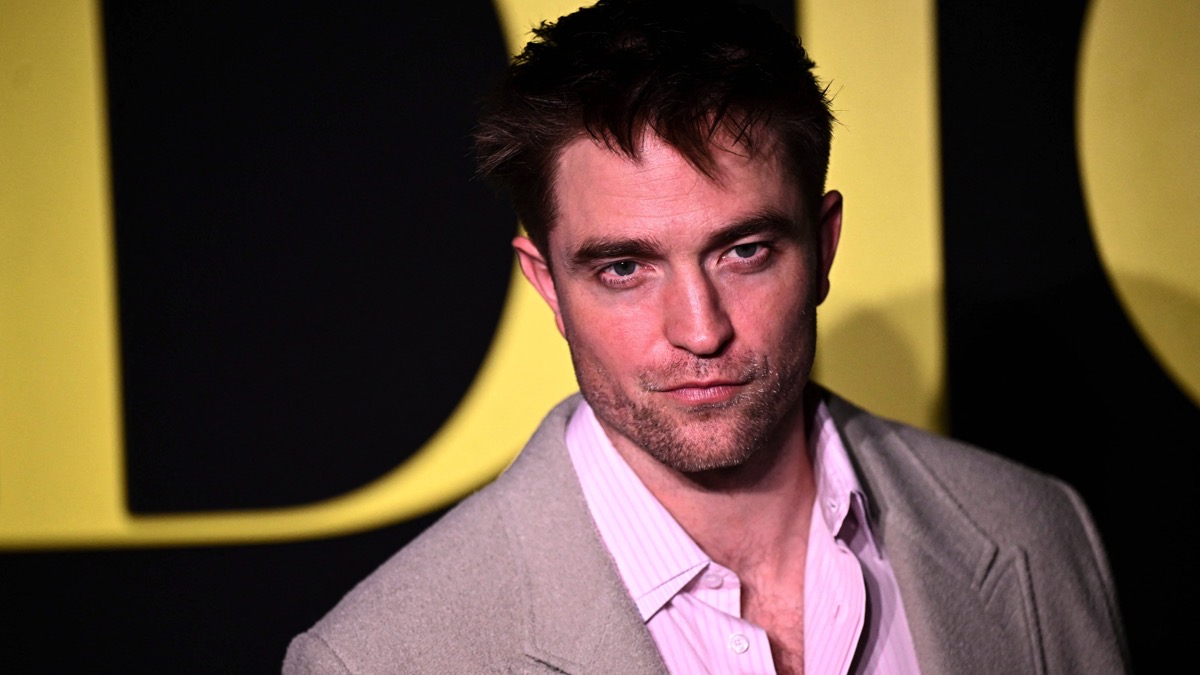 Robert Pattinson explains why he’s scared of humiliation while selecting movies – Socialite Life
