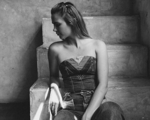 Siena Bjørn Shares A Doo Wop Banger "Down Bad"
