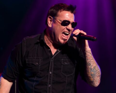 Steve Harwell, ‘All Star’ singer for Smash Mouth, dies at 56 – Socialite Life