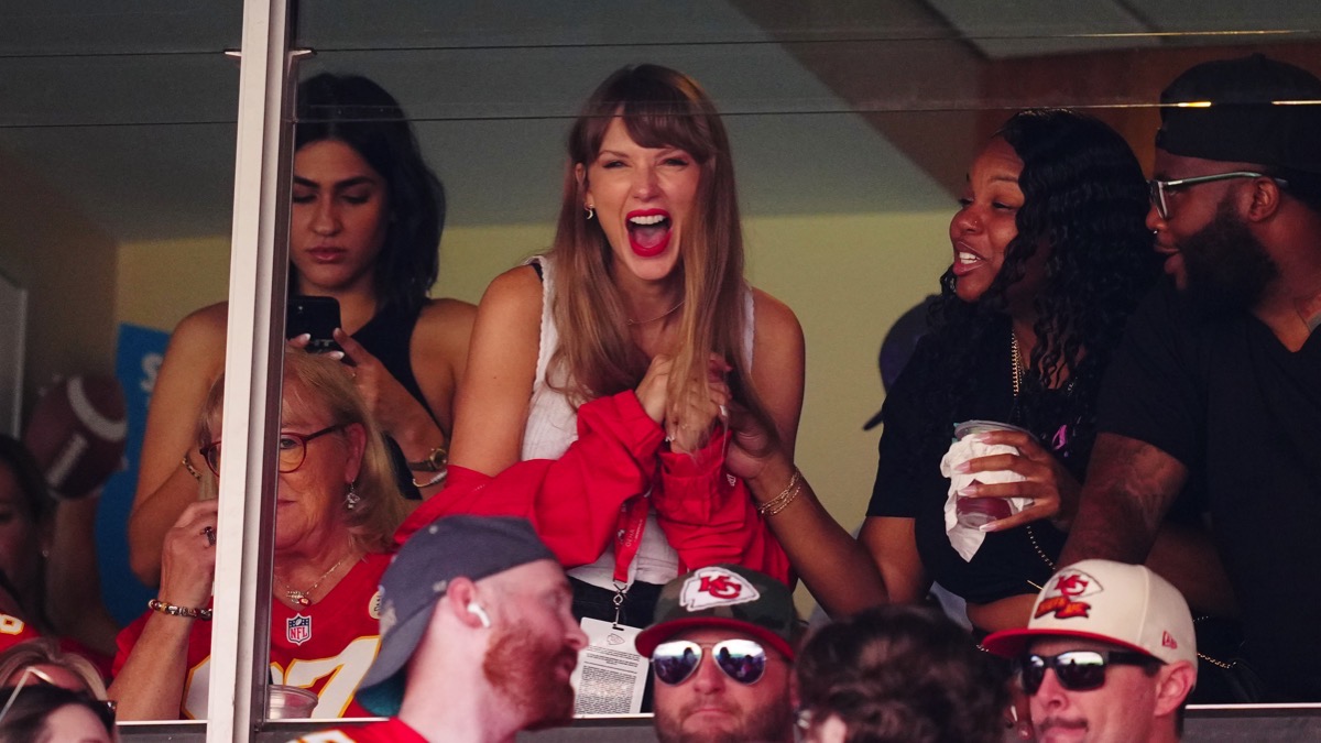 Advance ticket sales for Taylor Swift concert movie top $100 million – Socialite Life