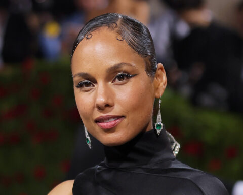 Alicia Keys Deletes & Apologizes for Instagram Post About Paragliding Amid Israel-Gaza Conflict