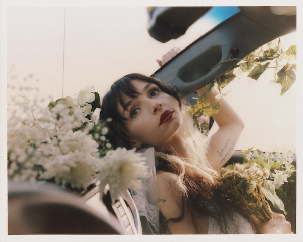 Gal Musette Enthralls Us in a Poignant Profile on Reality with "Pendulum"