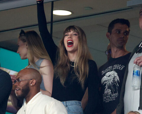 Inside Taylor Swift's NFL Suite: Every Photo, Plus All Guests Sitting With Her Identified (Including Travis Kelce's Friends)