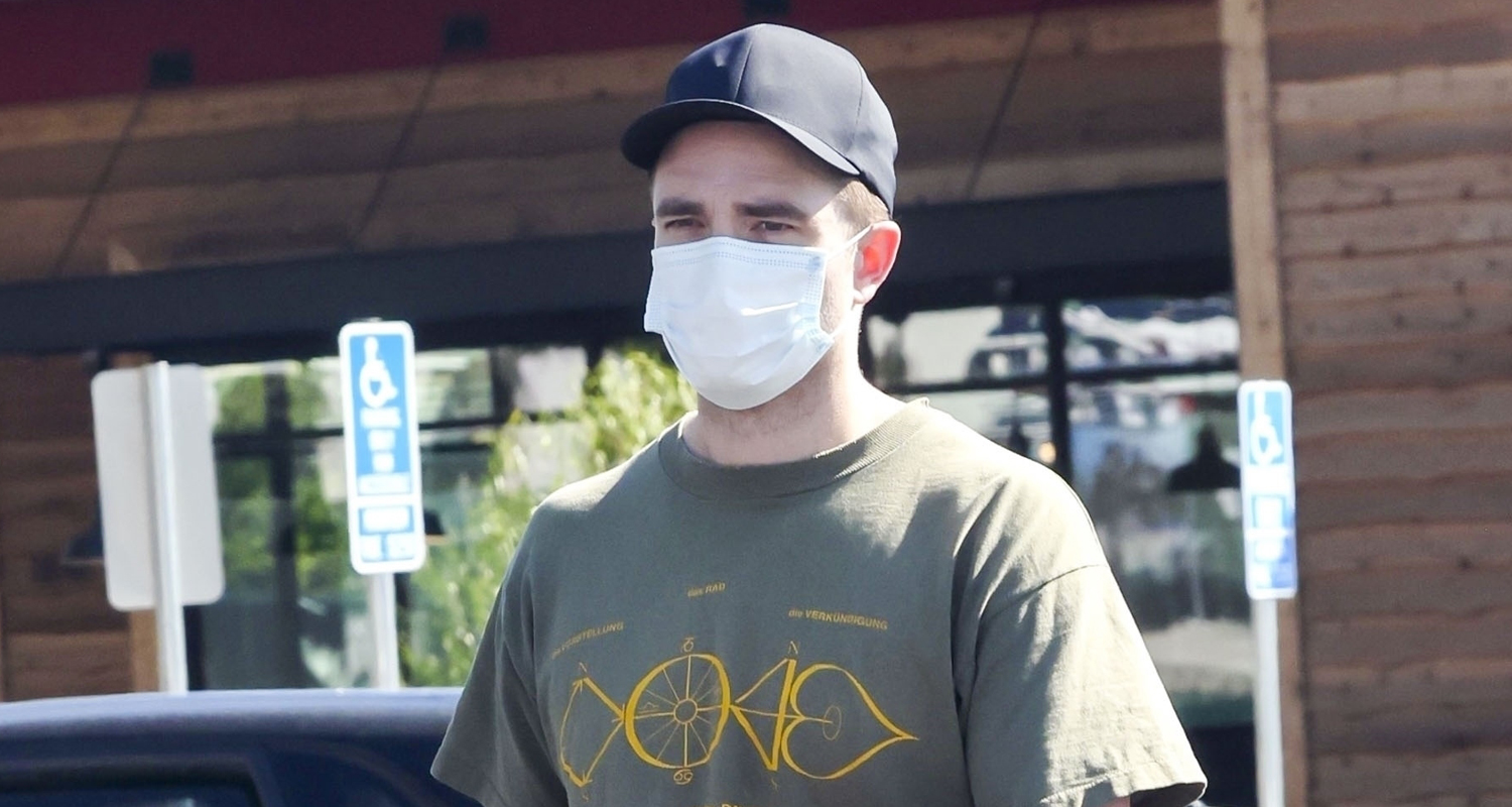 Robert Pattinson Masks Up to Go Grocery Shopping in Los Feliz